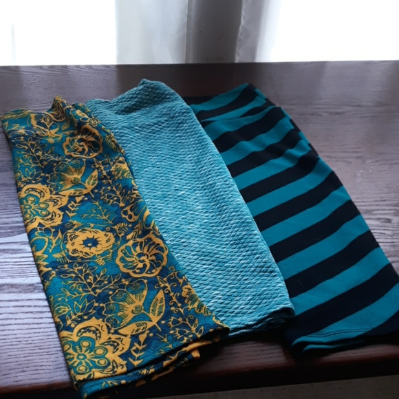 LuLaRoe Dresses & Skirts - Set of 3 Lularoe Cassies XS